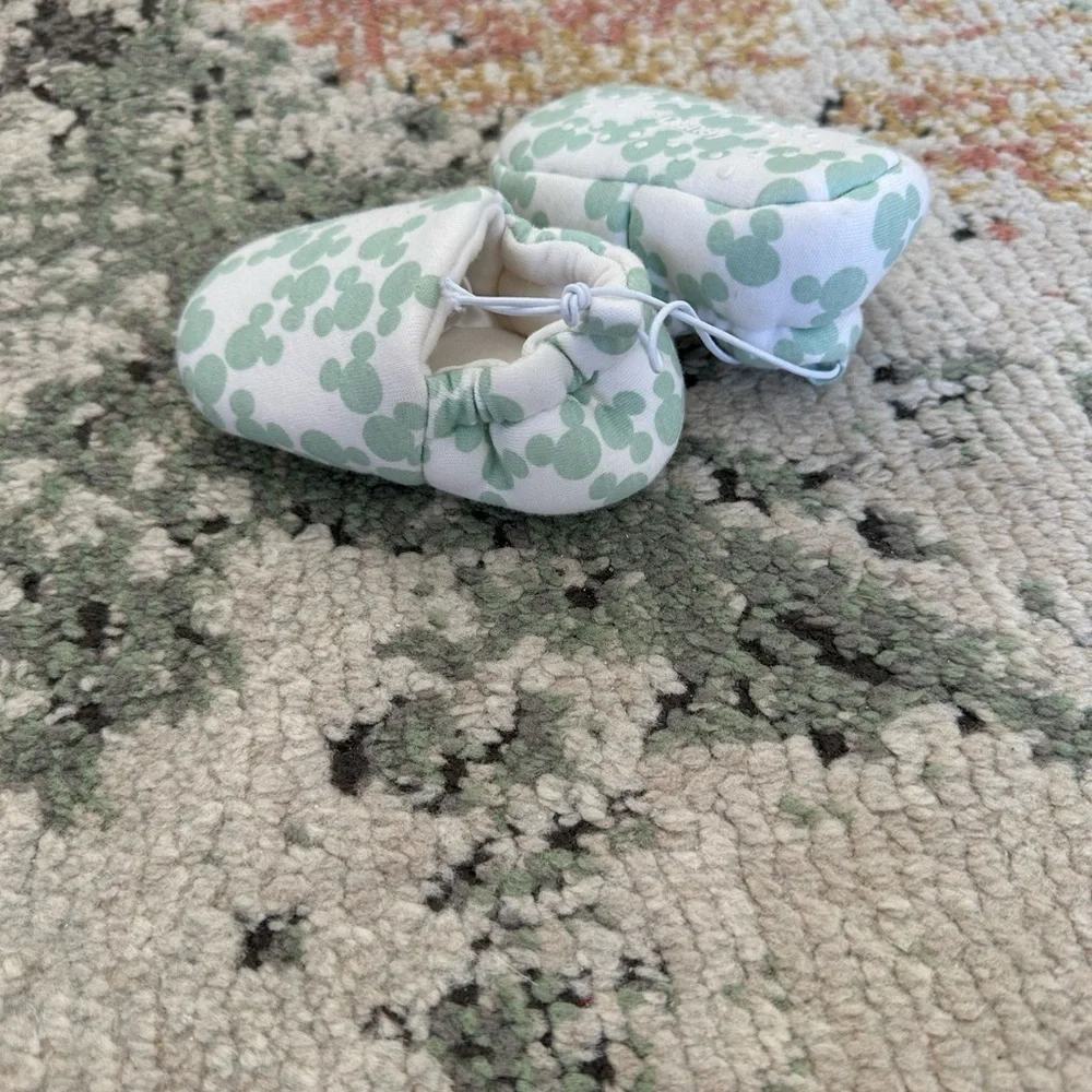 New Disney Mickey Mouse Baby Crib Shoes Size 3-6 Months Ultra Soft